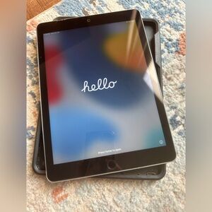 Apple iPad Air2 - Silver and Black - 128gb
